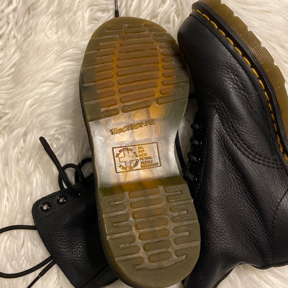Dr.Martens  AirWaiz Women’s Boots size 7 BNWOT see all photos color black - Picture 16 of 16